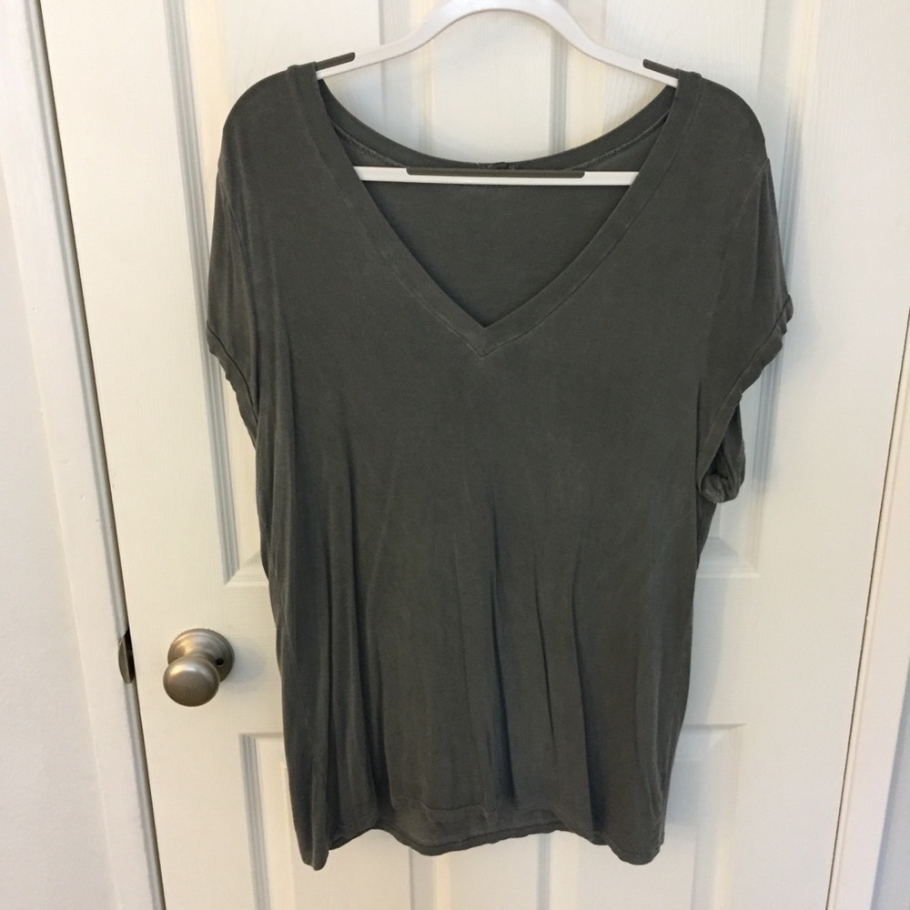 oversized gray V-neck tee